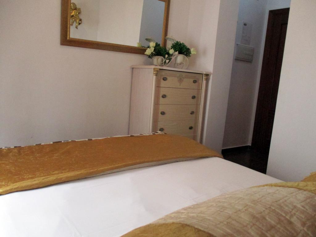 Noches De Triana Hotel Seville Ngoại thất bức ảnh