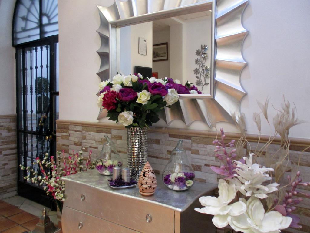 Noches De Triana Hotel Seville Ngoại thất bức ảnh